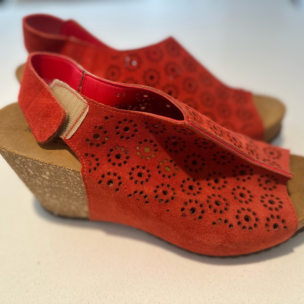 NEW Marabella Red Perforated Leather Wedge Sandals Made in Italy Size 39